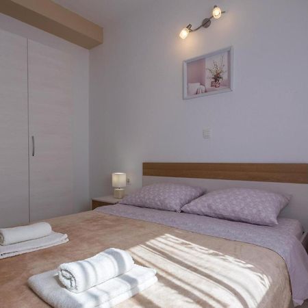 1 Bedroom Lovely Apartment In Komarna Klek Ngoại thất bức ảnh
