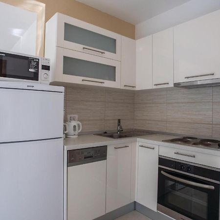 1 Bedroom Lovely Apartment In Komarna Klek Ngoại thất bức ảnh